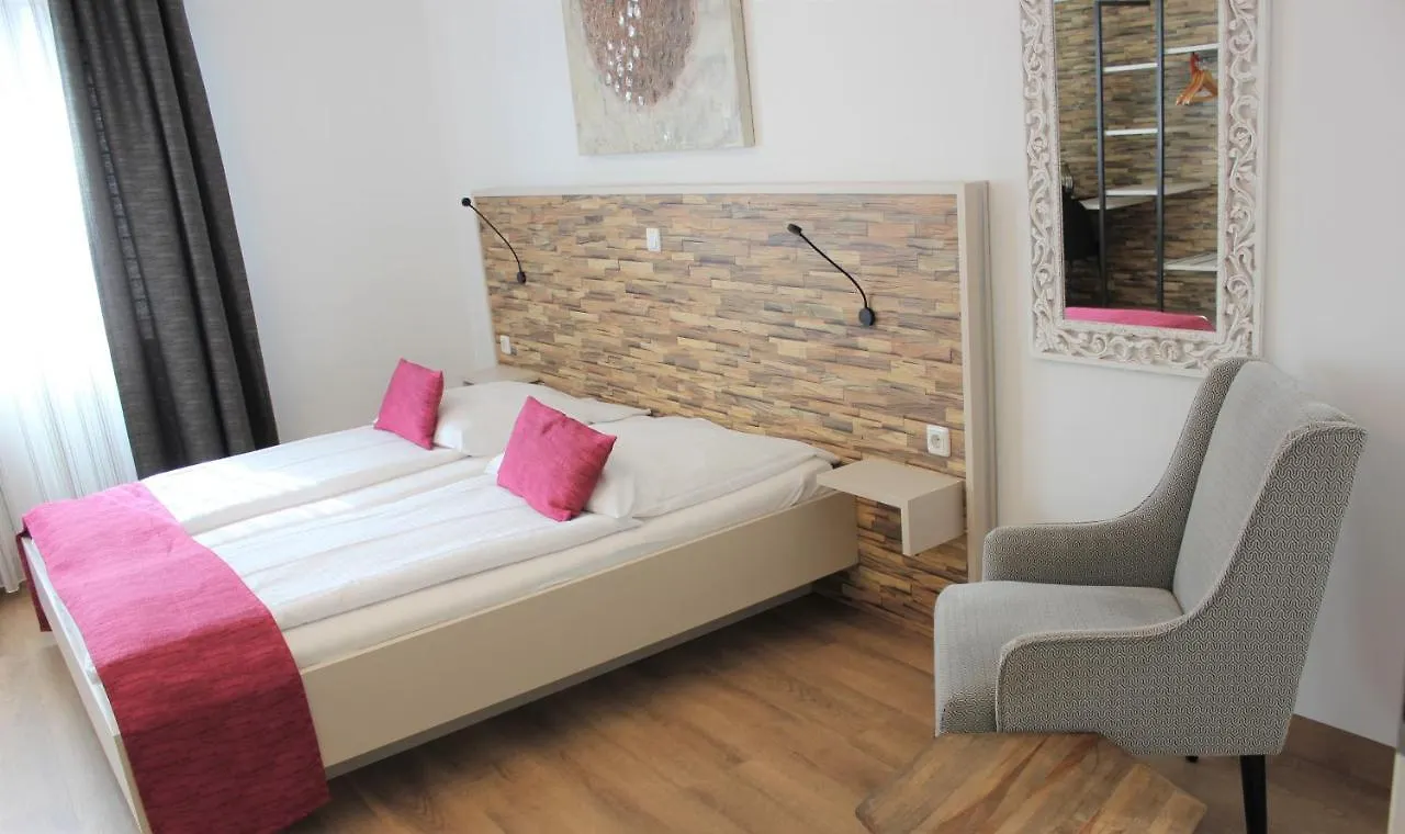 Hotel Am Blumenhaus Bamberga 2*,