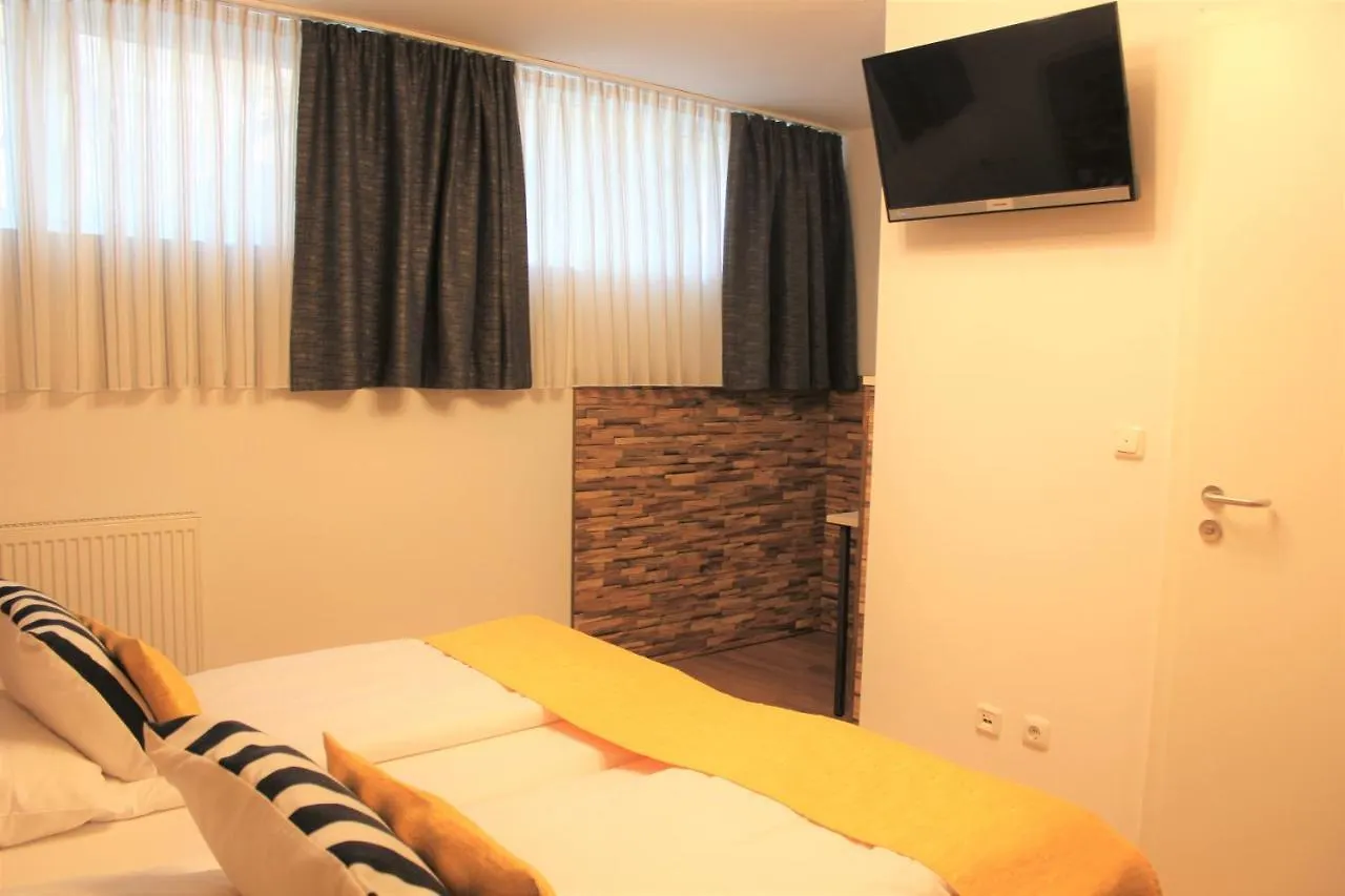 Hotel Am Blumenhaus Bamberga 2*,  Germania